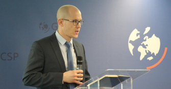Tobias Vestner leads discussions at NATO roundtable