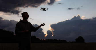 What, Why and When? A Review of the Key Issues in the Development and Deployment of Military Human‑Machine Teams